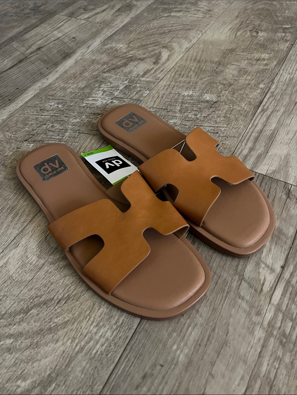 NWT Dolce Vita Tan Hollie Slide Sandal.